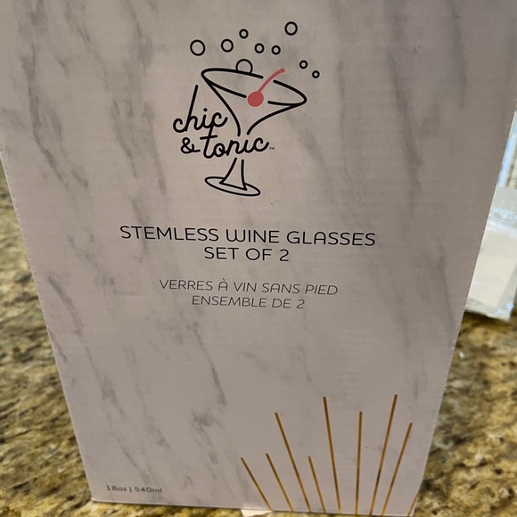 2 stemless wine glasses. NWT in original box 12$ - Picture 6 of 6